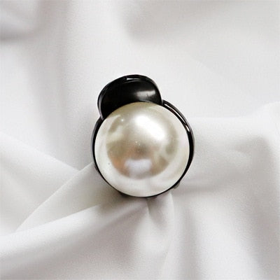 Aveuri Back to school Sweet Mini Round Pearl Hair Clips For Women Girls Hair Claw Chic Barrettes Claw Crab Hairpins Styling Fashion Hair Accessories
