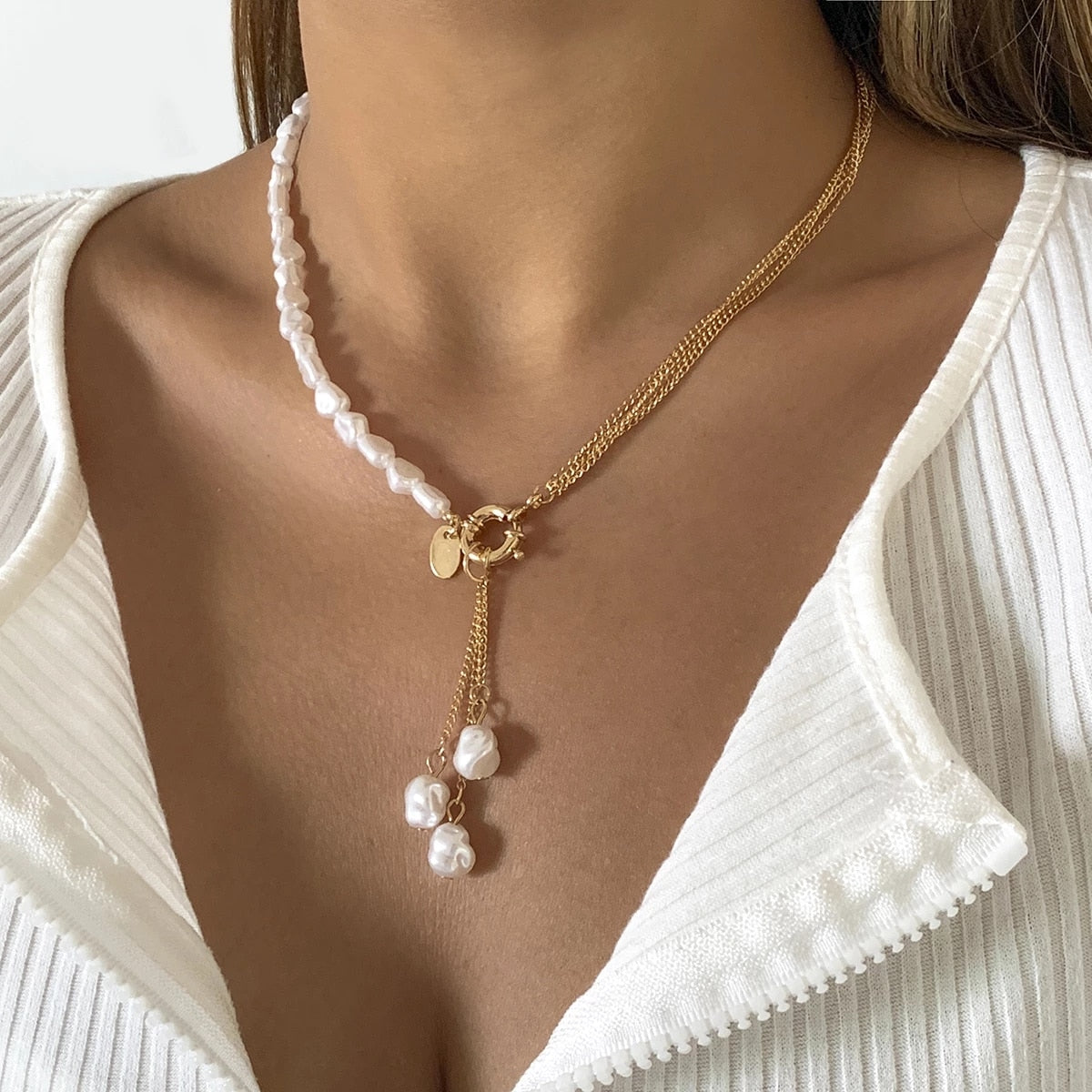 Aveuri Gothic Baroque Pearl Coin Pendant Choker Necklace for Women Wedding Punk Bead Lariat Gold Color Long Chain Necklace Jewelry Gift