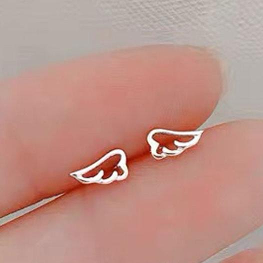 Aveuri Simple Butterfly Smooth Mini Small Animal Flower Crown Heart Stud Earring