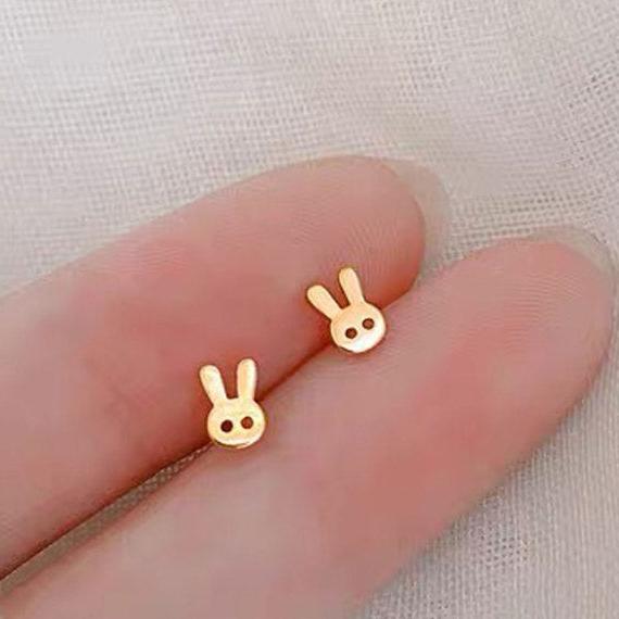 Aveuri Simple Butterfly Smooth Mini Small Animal Flower Crown Heart Stud Earring