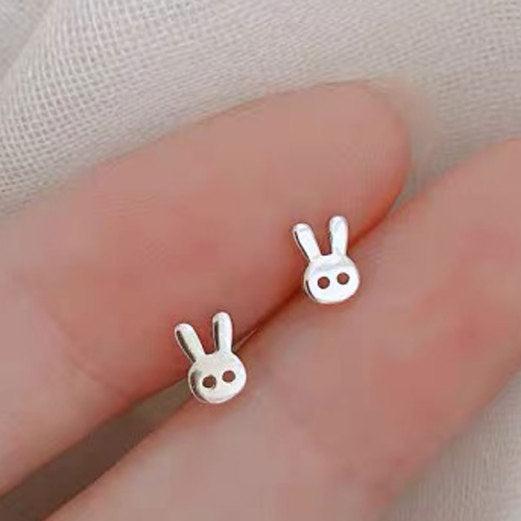 Aveuri Simple Butterfly Smooth Mini Small Animal Flower Crown Heart Stud Earring