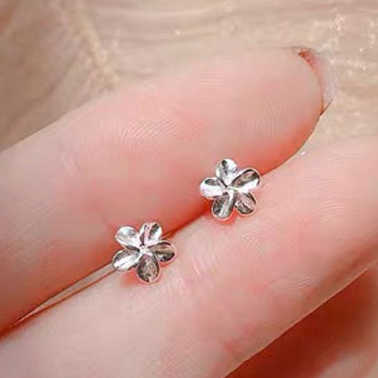 Aveuri Simple Butterfly Smooth Mini Small Animal Flower Crown Heart Stud Earring